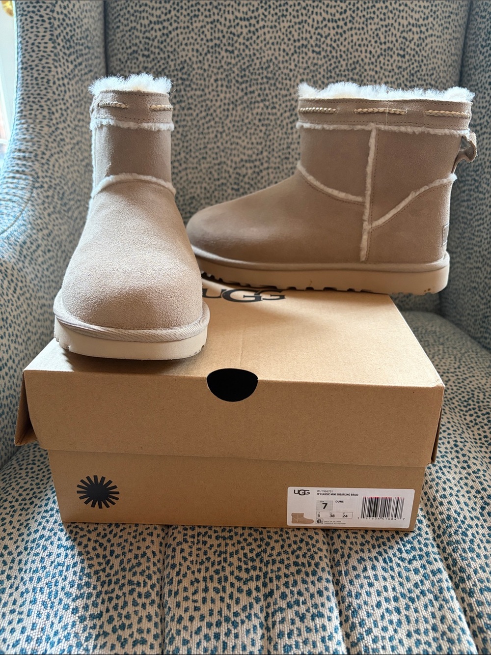 UGG Short Boot -Chestnut/Tan